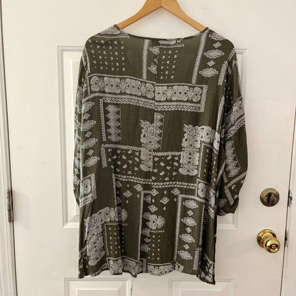 Lane Bryant Plus-Size Green/White Bandana Patchwork Light-Weight Tunic Sz 22 - Picture 5 of 9